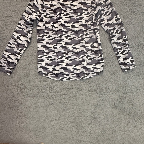 Belyn Key Women’s Golf Camouflage Top with Black Skirt - Picture 2 of 8